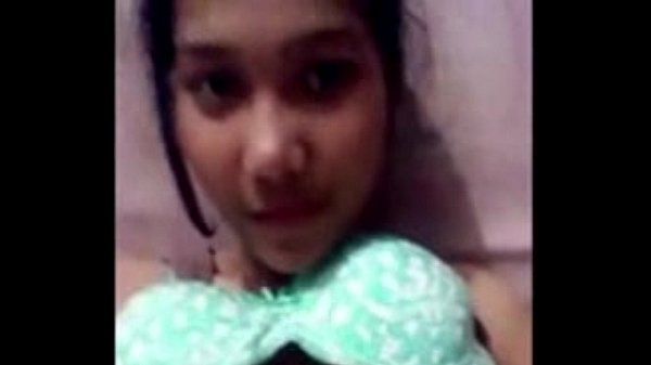 คลิปหลุดนักศึกษาสาวไทยหุ่นอวบนมใหญ่ตั้งกล้องถ่ายคลิปแก้ผ้าช่วยตัวเองในห้องนอน
